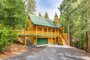 Shaver Lake Mountain Cabin with Hot Tub and Gas Grill!